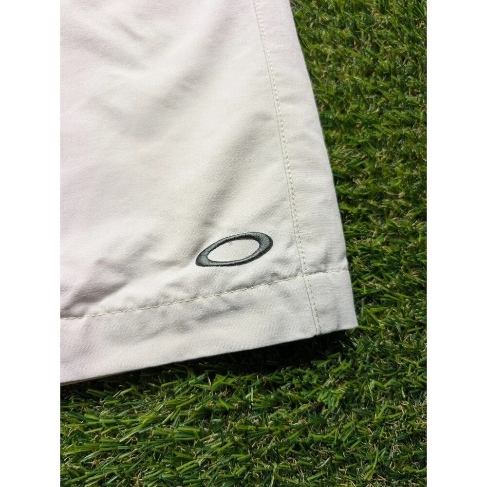 Oakley Mens Golf Shorts Size 36 Bermuda Chino light Gray Flat Front